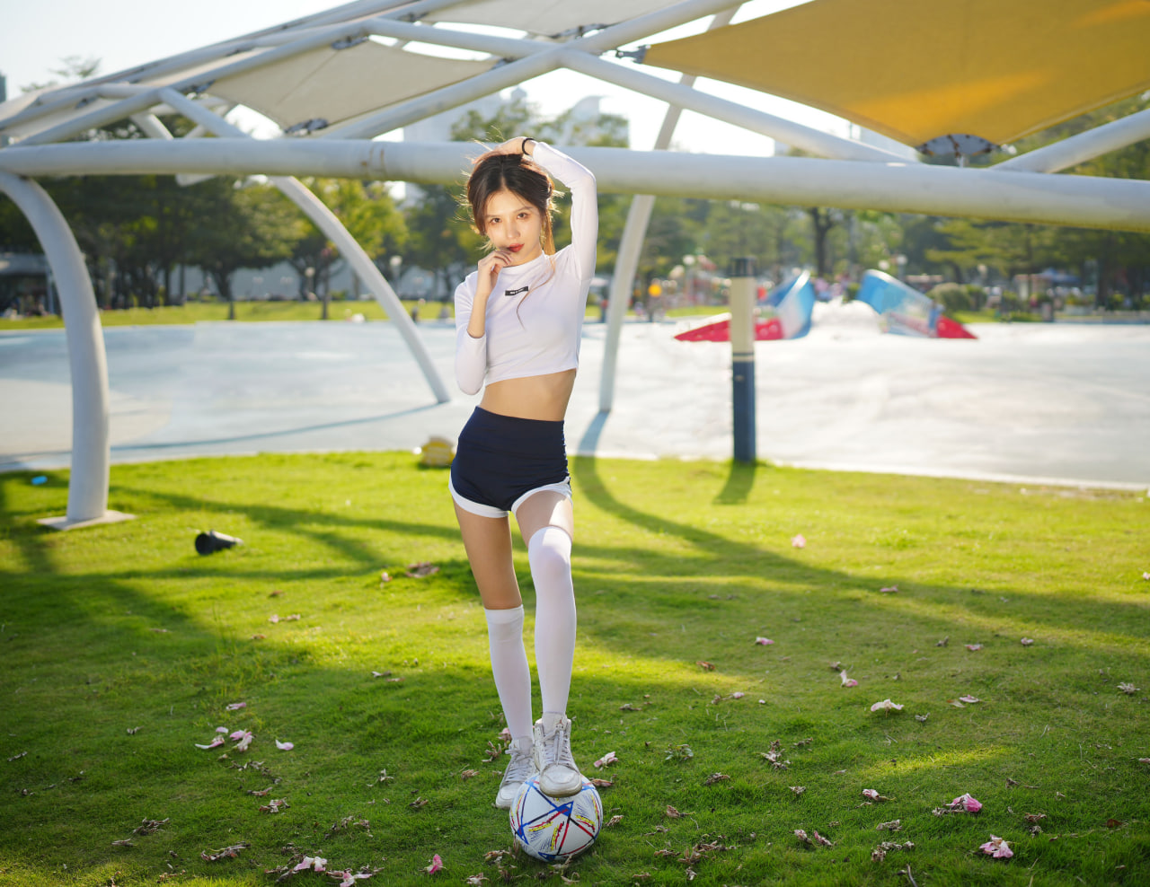 卡利亚里女装档次解析：热门赛事同款品质揭秘
